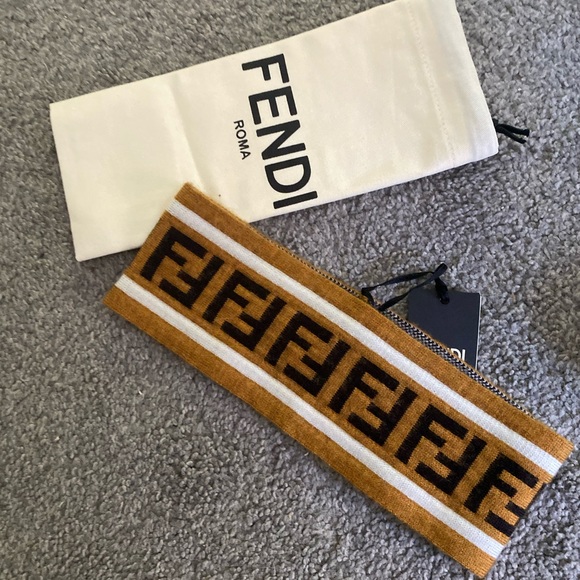 💰SOLD💰 Fendi wool headband - Picture 4 of 8